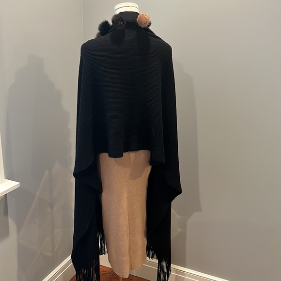 Formal black wrap with rabbit fur trim - Picture 4 of 6